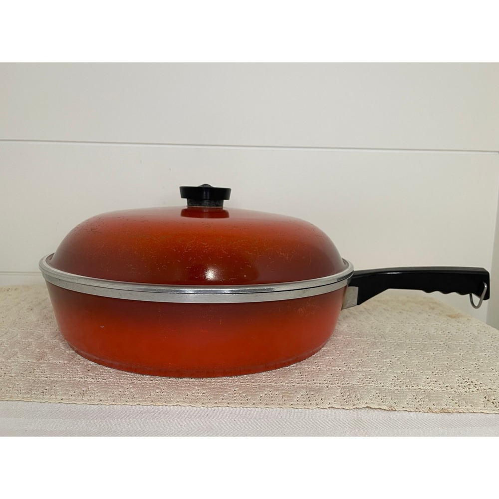 Vintage Club Aluminum Poppy Red Skillet Pan with Lid 11.5 Inch Cast Skillet